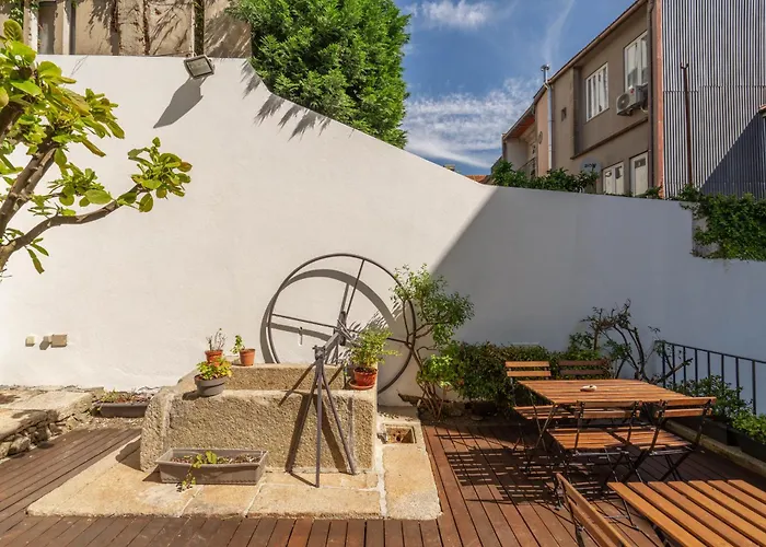 Porto Lounge & Guesthouse By Host WiseHostel